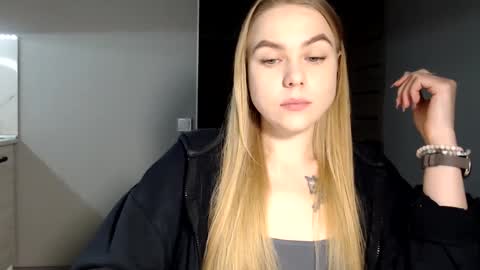 happy_fox_ online show from 02/17/25, 04:15