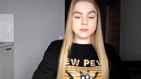 happy_fox_ online show from 03/03/25, 02:26