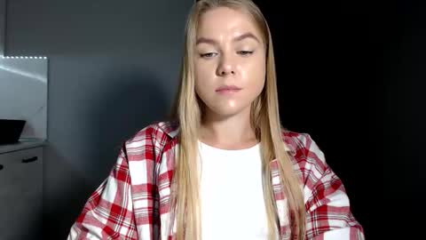 happy_fox_ online show from 09/20/25, 09:38