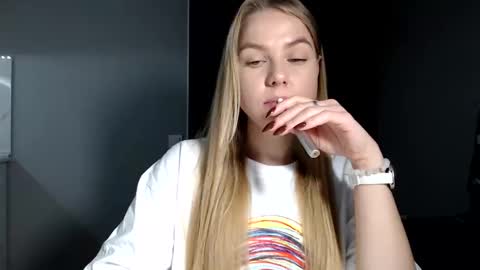 happy_fox_ online show from 10/15/25, 10:10