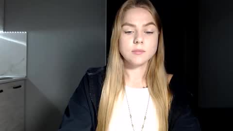 happy_fox_ online show from 11/13/25, 02:16