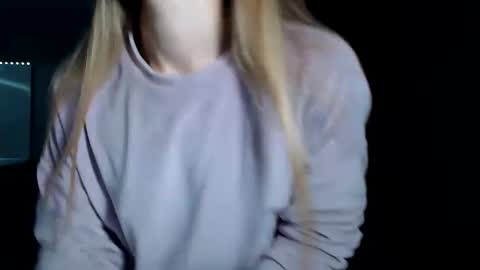 happy_fox_ online show from 11/26/25, 06:09