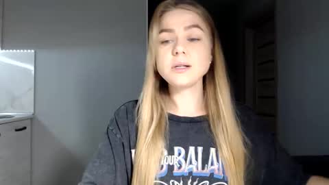 happy_fox_ online show from 11/27/25, 03:25