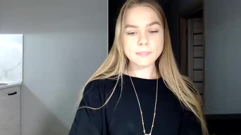 happy_fox_ online show from 12/02/25, 08:59