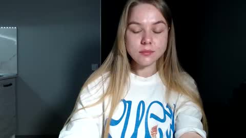 happy_fox_ online show from 04/02/26, 07:55