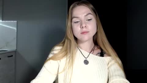 happy_fox_ online show from 04/18/26, 10:32