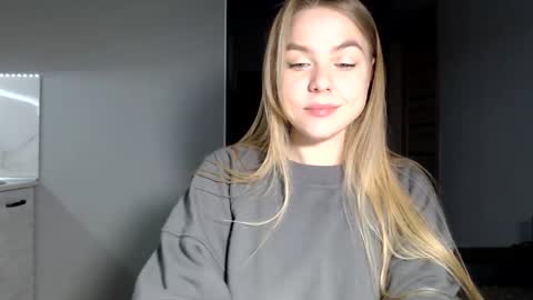 happy_fox_ online show from 04/28/26, 09:20