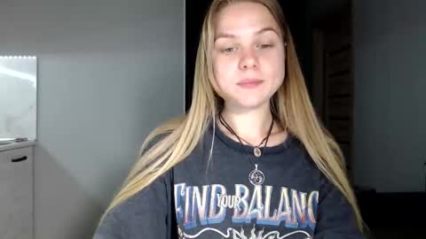 happy_fox_ online show from 05/28/26, 10:07