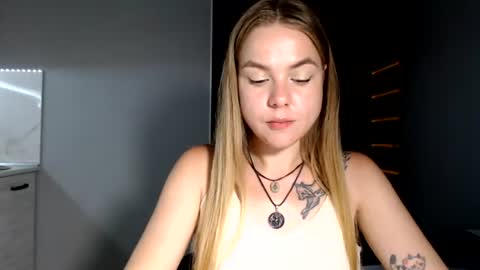 happy_fox_ online show from 06/25/26, 10:25