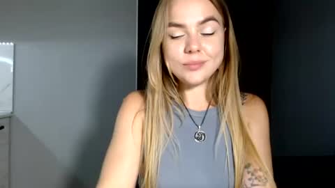happy_fox_ online show from 07/21/26, 11:07