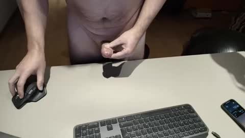 Snapshot of happybugger chatting on 11/14/25, 06:06 Cum for you online show from 11/14/25, 06:06