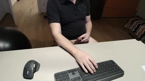 Snapshot of happybugger chatting on 01/18/26, 04:00 Cum for you online show from 01/18/26, 04:00