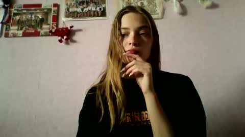 happyemily  online show from 11/10/25, 09:30