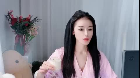 Snapshot of happyflower802318 chatting on 05/07/26, 12:05 Daisy online show from 05/07/26, 12:05