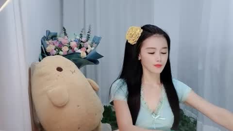 Snapshot of happyflower802318 chatting on 06/17/26, 03:02 Daisy online show from 06/17/26, 03:02