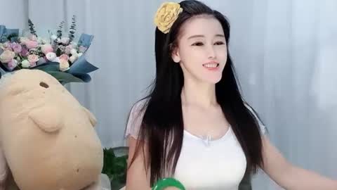 Snapshot of happyflower802318 chatting on 06/18/26, 02:21 Daisy online show from 06/18/26, 02:21