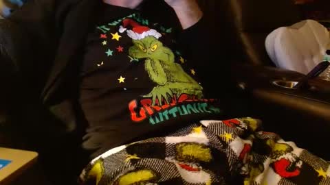 Snapshot of happyhogan1 chatting on 12/25/24, 09:56 Jhonassmann12 online show from 12/25/24, 09:56