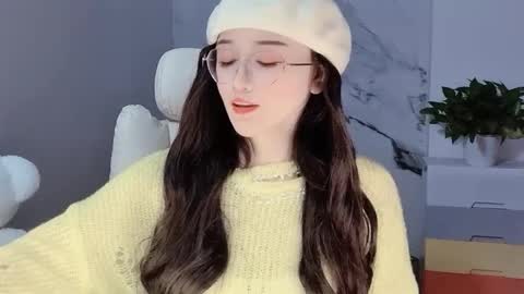 Snapshot of happysweetie168 chatting on 12/06/24, 06:28 Daisy online show from 12/06/24, 06:28