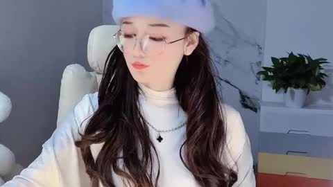 Snapshot of happysweetie168 chatting on 12/08/24, 05:33 Daisy online show from 12/08/24, 05:33