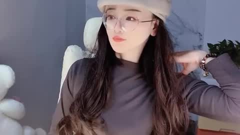 Snapshot of happysweetie168 chatting on 12/16/24, 04:27 Daisy online show from 12/16/24, 04:27