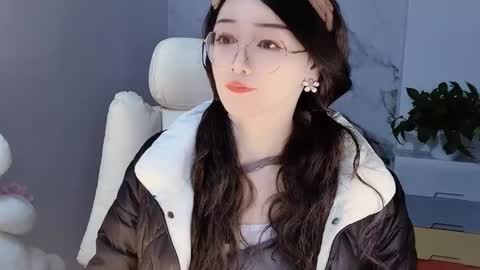 Snapshot of happysweetie168 chatting on 12/21/24, 02:15 Daisy online show from 12/21/24, 02:15