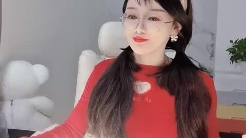 Snapshot of happysweetie168 chatting on 02/05/25, 01:33 Daisy online show from 02/05/25, 01:33