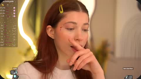 Snapshot of happyvivy chatting on 03/06/25, 10:41 Vivy online show from 03/06/25, 10:41