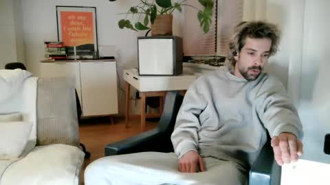 Snapshot of hard_out_here chatting on 10/19/25, 05:13 Chris online show from 10/19/25, 05:13