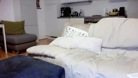 Snapshot of hard_out_here chatting on 11/09/25, 07:12 Chris online show from 11/09/25, 07:12