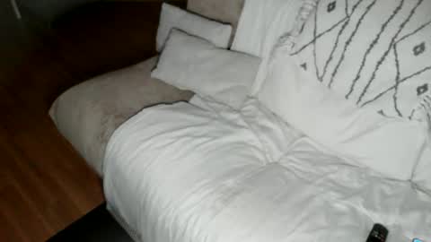 Snapshot of hard_out_here chatting on 12/18/25, 12:06 Chris online show from 12/18/25, 12:06