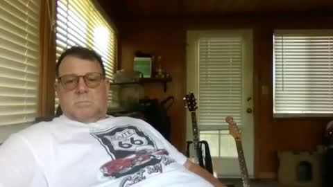 Snapshot of hardsweetandsticky chatting on 05/18/26, 01:02 HSS online show from 05/18/26, 01:02