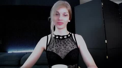 Snapshot of hardy_green chatting on 10/28/25, 04:27 Miss Hardy online show from 10/28/25, 04:27