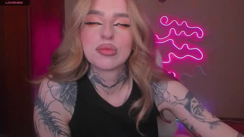 Snapshot of harley_kimm chatting on 12/12/24, 05:31 Julia online show from 12/12/24, 05:31