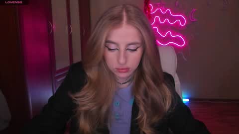 Snapshot of harley_kimm chatting on 12/25/24, 09:13 Julia online show from 12/25/24, 09:13