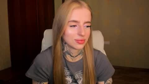 Snapshot of harley_kimm chatting on 09/19/25, 05:31 Julia online show from 09/19/25, 05:31