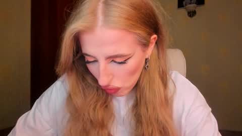 Snapshot of harley_kimm chatting on 09/22/25, 05:31 Julia online show from 09/22/25, 05:31