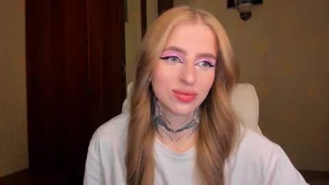 Snapshot of harley_kimm chatting on 09/26/25, 05:44 Julia online show from 09/26/25, 05:44