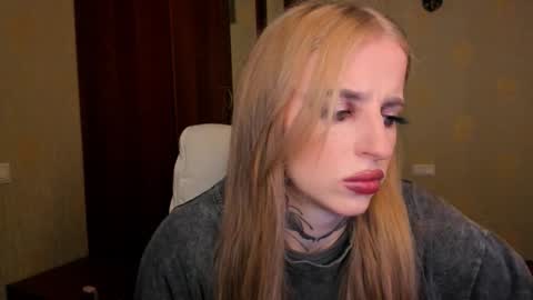 Snapshot of harley_kimm chatting on 10/03/25, 05:48 Julia online show from 10/03/25, 05:48