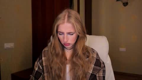 Snapshot of harley_kimm chatting on 10/16/25, 05:52 Julia online show from 10/16/25, 05:52