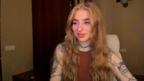 Snapshot of harley_kimm chatting on 10/24/25, 05:37 Julia online show from 10/24/25, 05:37