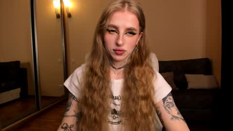 Julia online show from 04/22/26, 05:32