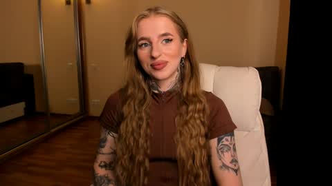 Julia online show from 06/04/26, 05:57
