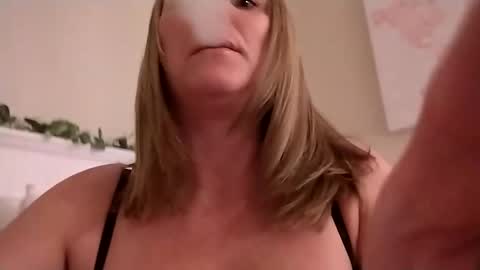 Snapshot of harmony_rose_xoxo chatting on 02/12/25, 05:15 Harmony online show from 02/12/25, 05:15