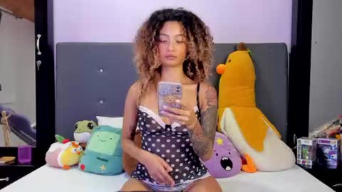Snapshot of harmonyy_hill chatting on 06/21/26, 02:14 Harmony Hill online show from 06/21/26, 02:14