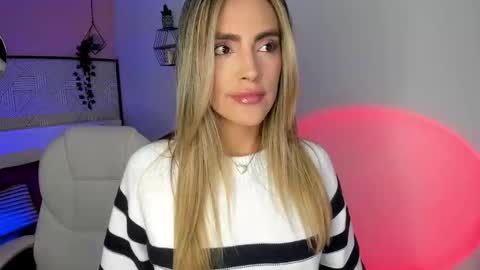 Snapshot of harper_woods chatting on 12/22/25, 07:33 Harper online show from 12/22/25, 07:33