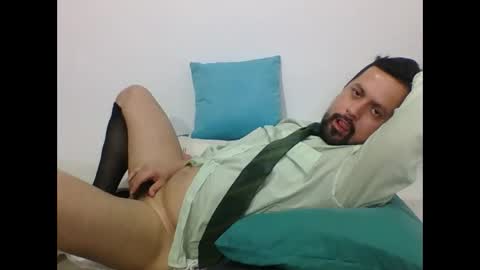 Snapshot of harry_goldenmillerx10fun chatting on 12/11/24, 09:23  Harry    online show from 12/11/24, 09:23