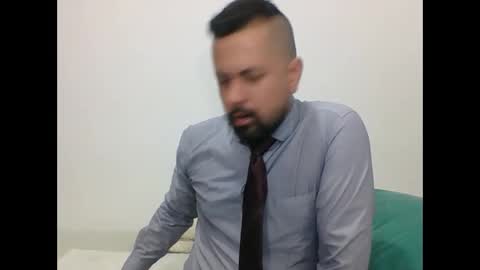 Snapshot of harry_goldenmillerx10fun chatting on 12/19/24, 08:13  Harry    online show from 12/19/24, 08:13