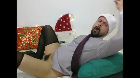 Snapshot of harry_goldenmillerx10fun chatting on 12/27/24, 09:43  Harry    online show from 12/27/24, 09:43