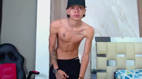 Snapshot of harry_jhonsonn chatting on 06/25/26, 05:12 Harry online show from 06/25/26, 05:12