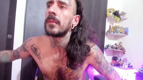 Snapshot of harry_reems_ chatting on 11/08/25, 04:23 OMAR online show from 11/08/25, 04:23